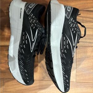 brooks running shoes black